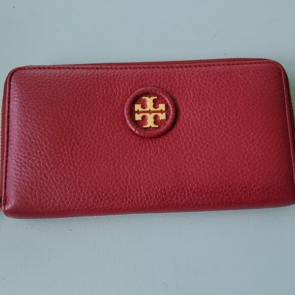 Tory Burch Handbags - Tory Burch Large Zip Wallet in Burgundy